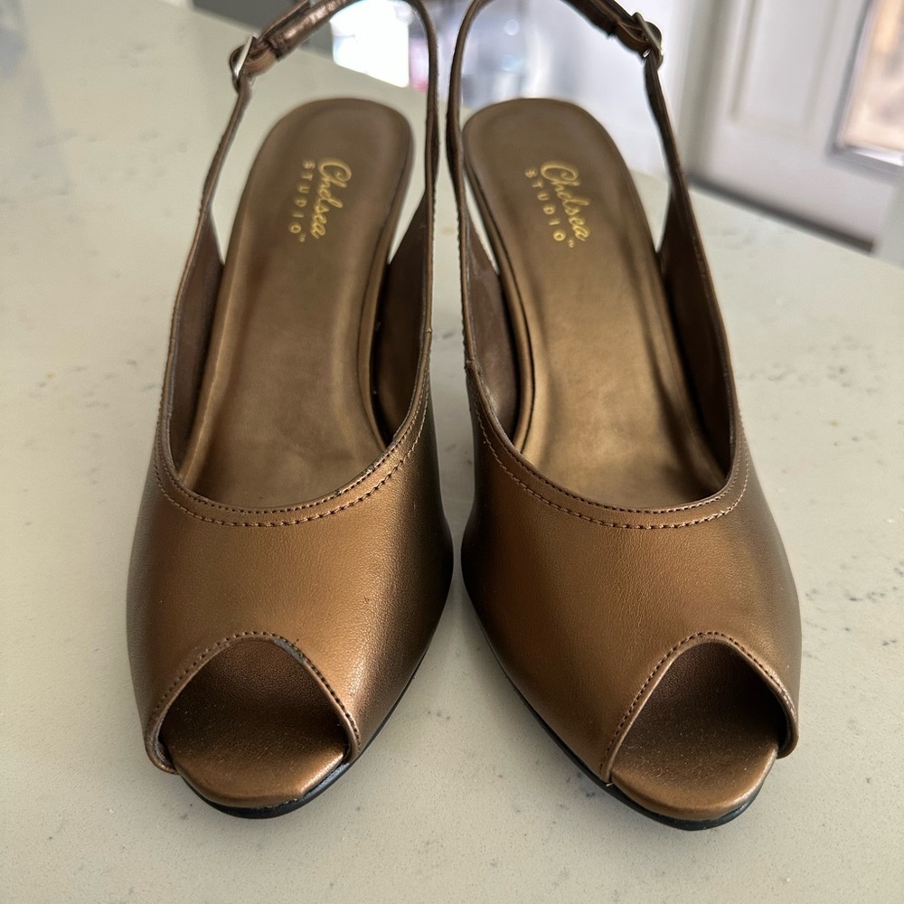 Studio Elegant Brown Sandals heel size 7